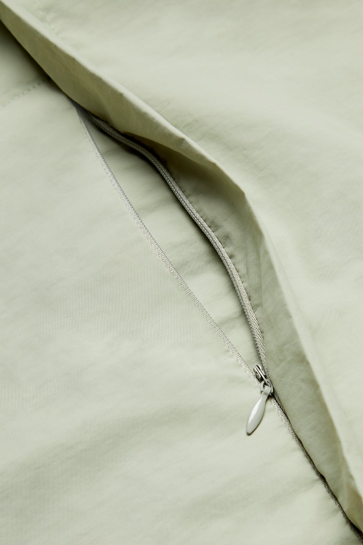 TEA WINDBREAKER