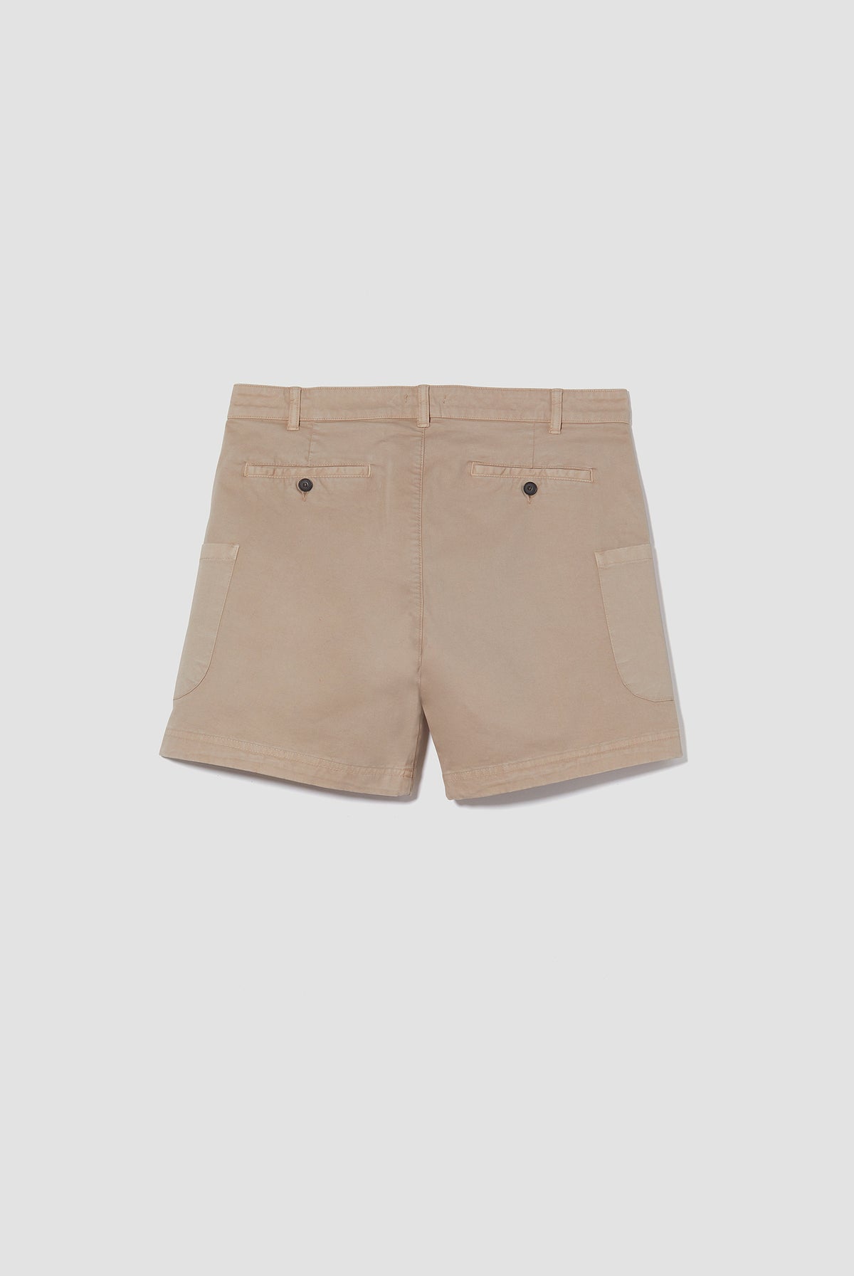 EL PANTALÓN CORTO CARGO BEIGE
