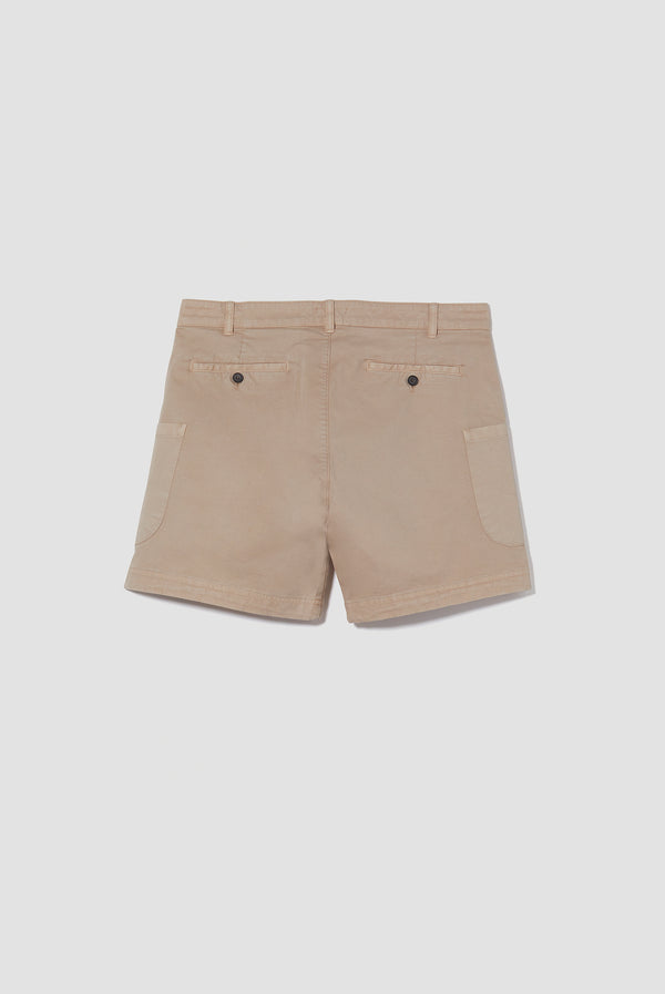 EL PANTALÓN CORTO CARGO BEIGE